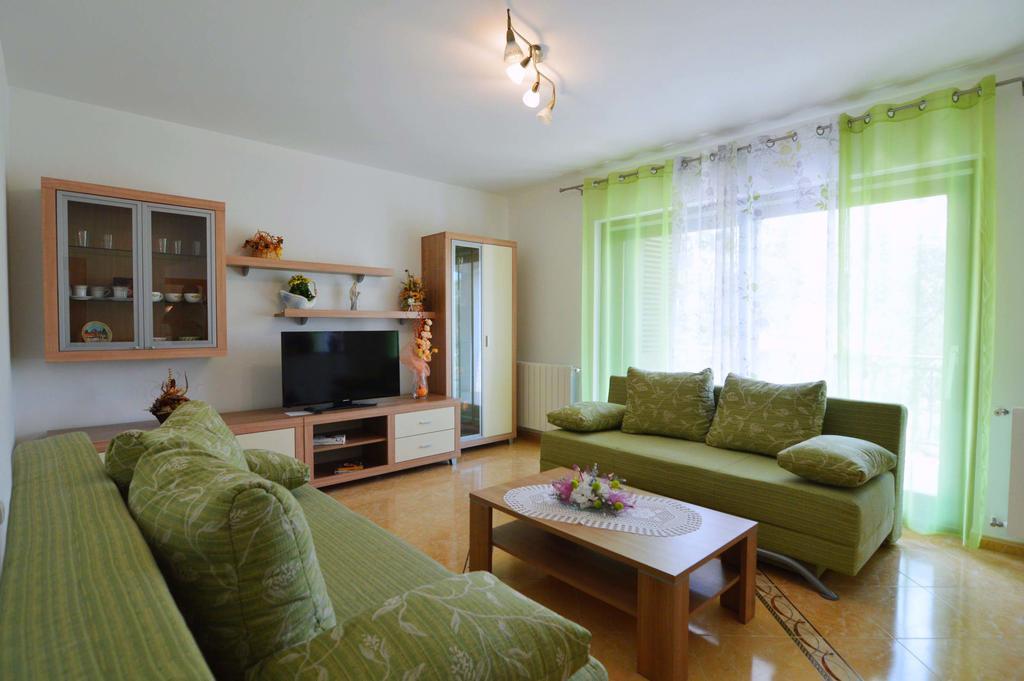 Garden Apartment Maria Vrsar Exterior foto